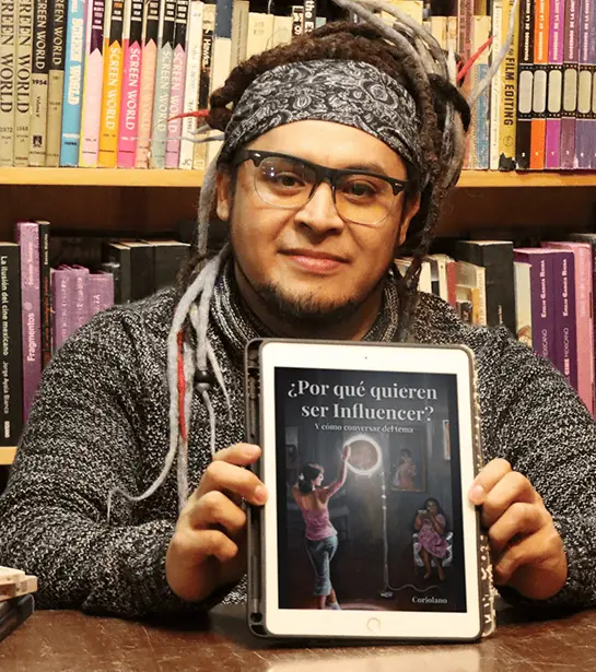 Libro digital '¿Por qué quieren ser Influencer?' de Coriolano en un iPad